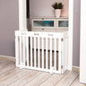 Weißes Schutzgitter mit Knochenmuster vor einer weiß-grauen Kommode auf Holzboden in modernem Innenraum.