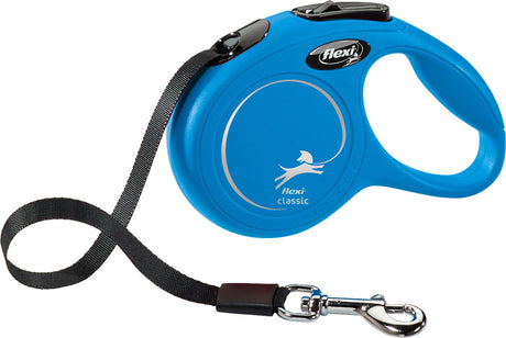 Blaue Flexi-Rollleine mit schwarzem Gurtband und Metallhaken, Aufschrift "flexi classic" sichtbar.