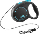 Schwarze Hundeleine mit blauem Design und Griff, schmaler Seilzug und silberner Metallkarabiner.