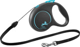 Schwarze Flexi-Rollleine mit blauem Design und grauem Griff, sowie schwarzem Band und Metallkarabiner.