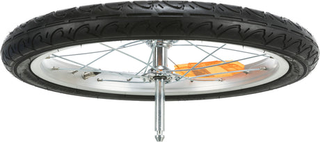 Ein schwarzes Fahrradreifenrad mit silbernen Speichen und einem orangefarbenen Reflektor.