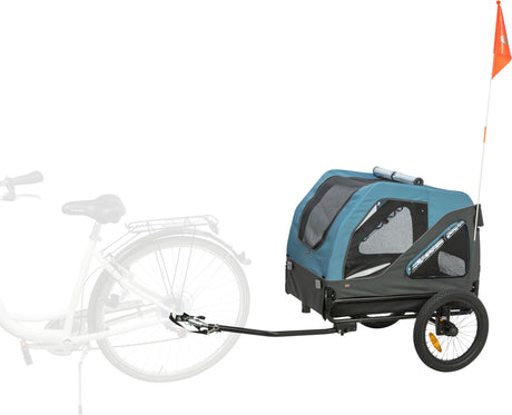 Blauer Fahrradanhänger mit schwarzen Akzenten und zwei Rädern, an einem Fahrrad befestigt, mit orangener Fahne.