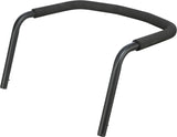 Schwarzer gebogener Metallgriff mit weichem schwarzem Schaumstoffüberzug auf der oberen Fläche.