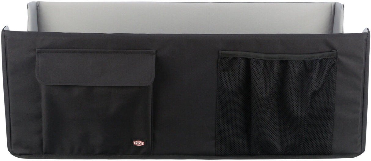 Schwarzer Aufbewahrungsorganizer mit einer Klappentasche links und einer Netzstofftasche rechts.