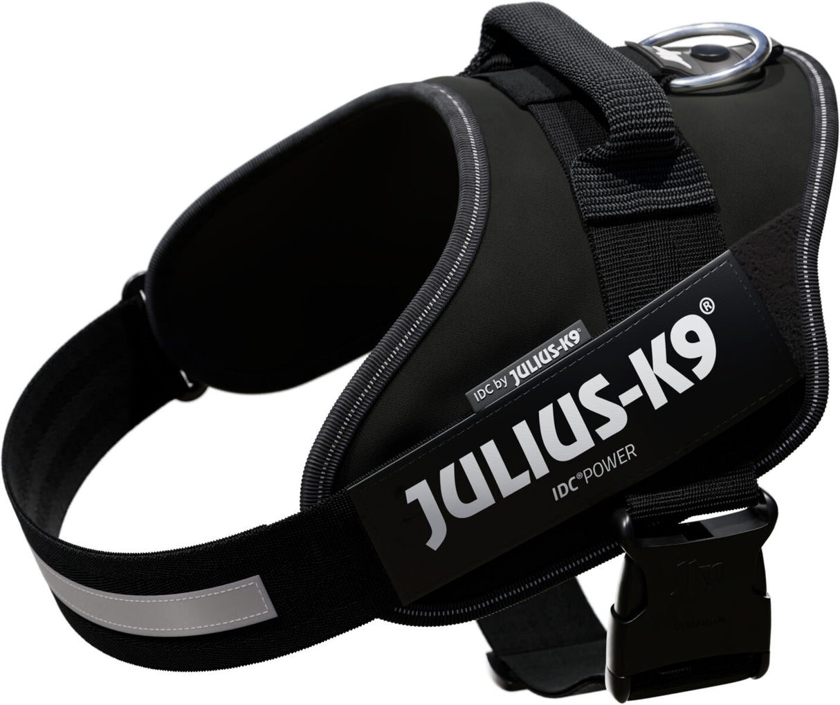 Schwarzes Hundegeschirr mit dem Aufdruck "Julius-K9" und silberfarbenem D-Ring.
