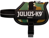 Hundegeschirr mit Camouflage-Muster in Grün, Schwarz und Braun, zeigt den Aufdruck "Julius-K9".