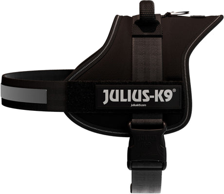 Schwarzes Hundegeschirr mit reflektierendem Streifen und Klettverschluss mit dem Logo "Julius-K9".