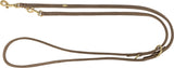 Braune Hundeleine mit goldenen Karabinern und Ringen, flachliegend dargestellt.