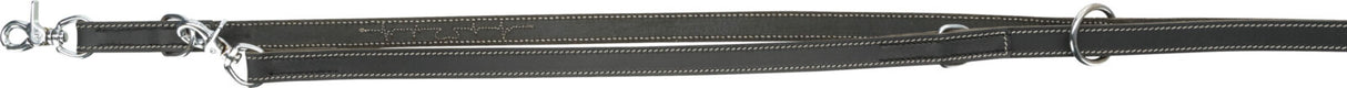 Hundeleine aus schwarzem Material mit weißen Nähten und mehreren silbernen Metallringen und Karabinerhaken.