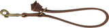 Brauner Leder-Schlüsselanhänger mit Metallschnalle, gefaltet und genäht, rustikales Design.