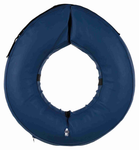 Aufblasbarer blauer Kreis mit einem Ventil an der Unterseite und schwarzen Einsätzen an den Seiten.