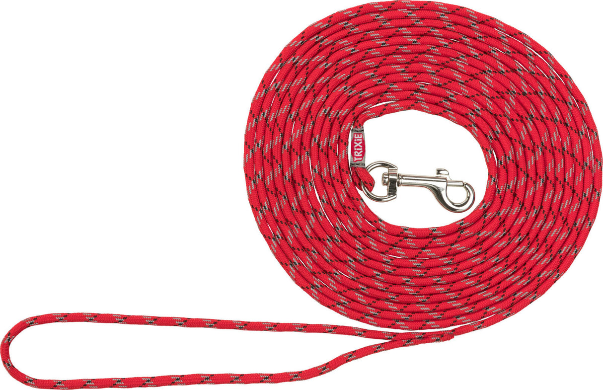 Rote Hundeleine mit Metallhaken und Handschlaufe, Text "TRIXIE" auf Etikett, sichtbares Muster.
