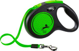 Schwarze Hundeleine mit leuchtend grünen Akzenten und silbernem Karabinerhaken; flexi Neon-Design.