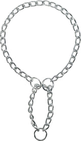 Silberne Metallkette in einer runden Anordnung mit mehreren ineinandergreifenden Gliedern.