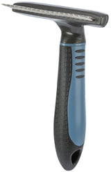 Kratzer mit schwarzem und blauem Griff und metallischen Zinken, ergonomisch gestaltet für besseren Halt.