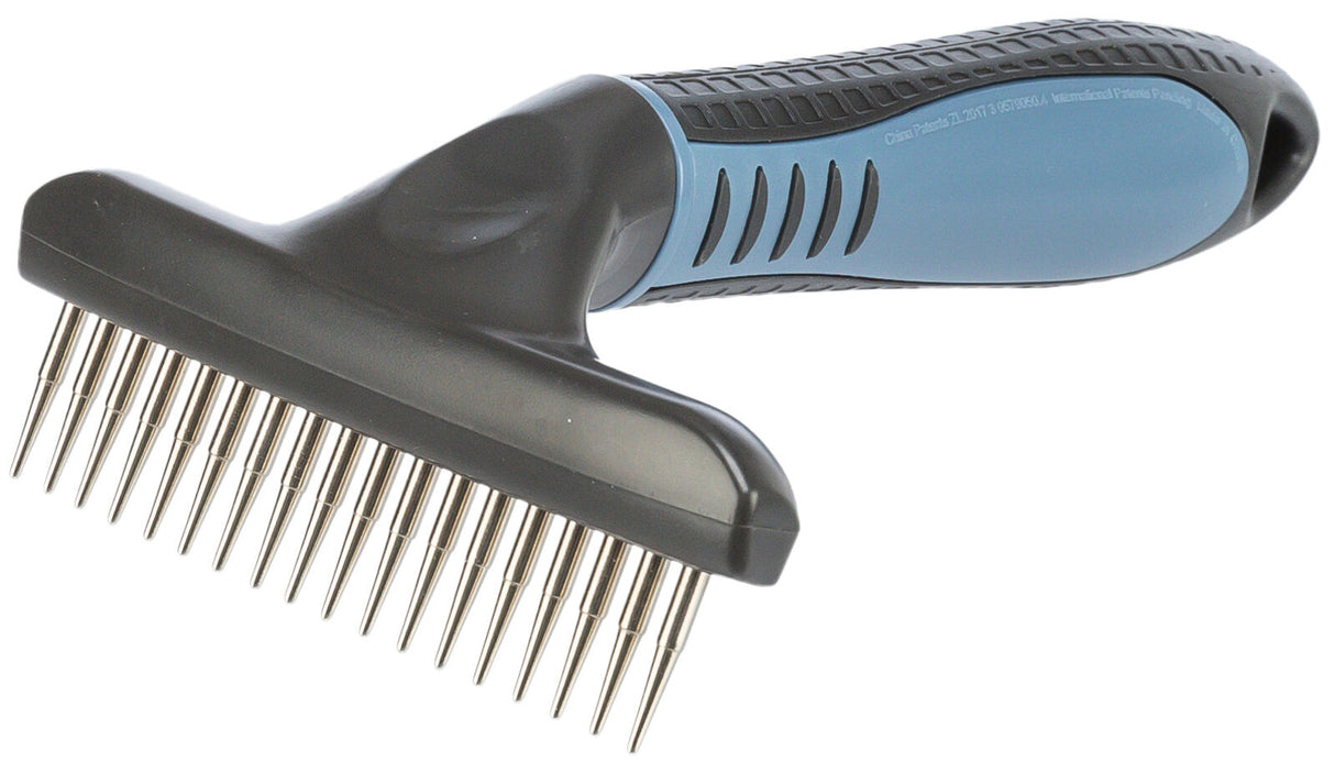 Schwarze Bürste mit blauen Griff und vielen silbernen Metallzinken, Griff mit gummierter Oberfläche.