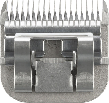Metallene Haarschneideklinge mit feinen Zähnen und silberner Oberfläche, rechteckige Form.
