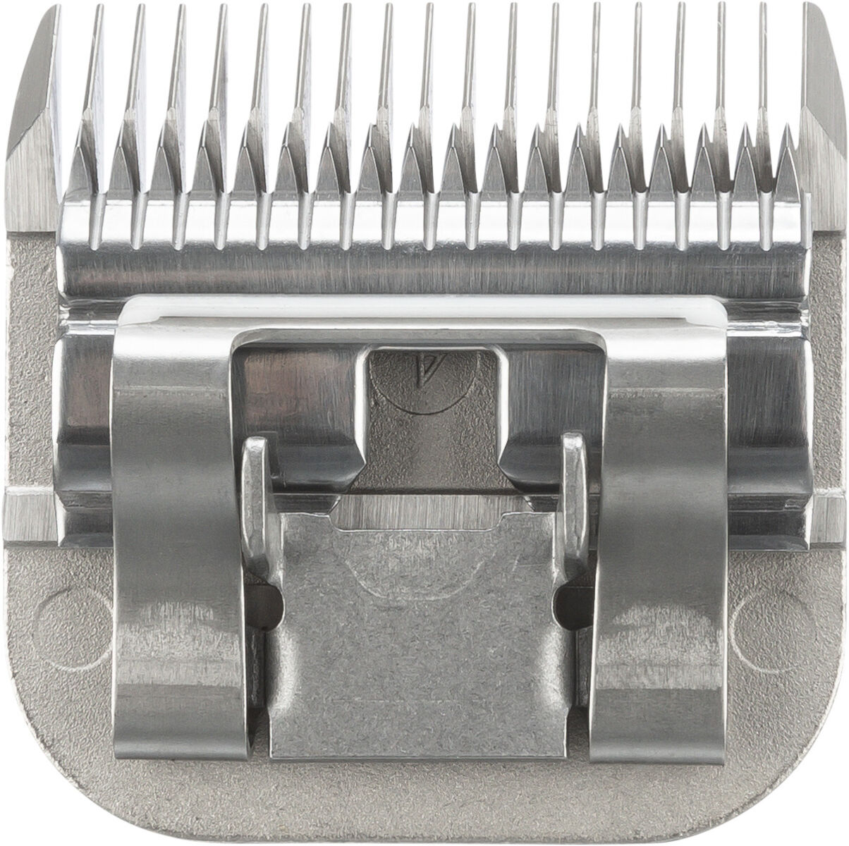 Metallene Haarschneideklinge mit feinen Zähnen, rechteckige Form, silberne Farbe, glatt und scharf.