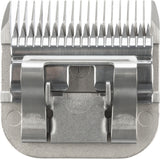 Metallene Haarschneideklinge mit feinen Zähnen, rechteckige Form, silberne Farbe, glatt und scharf.