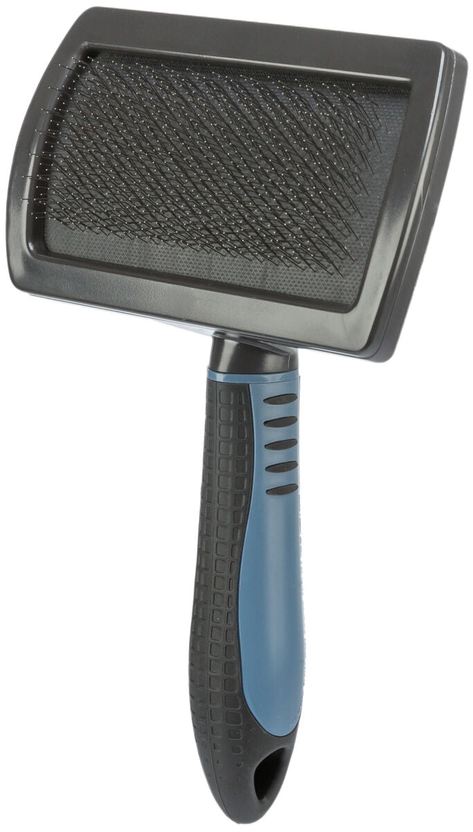 Schwarze Bürste mit blau-schwarzem, rutschfestem Griff und feinen Metallborsten.