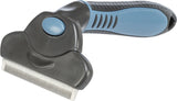 Ein grauer und blauer Fellpflegekamm mit ergonomischem Griff und feinen Metallzinken.