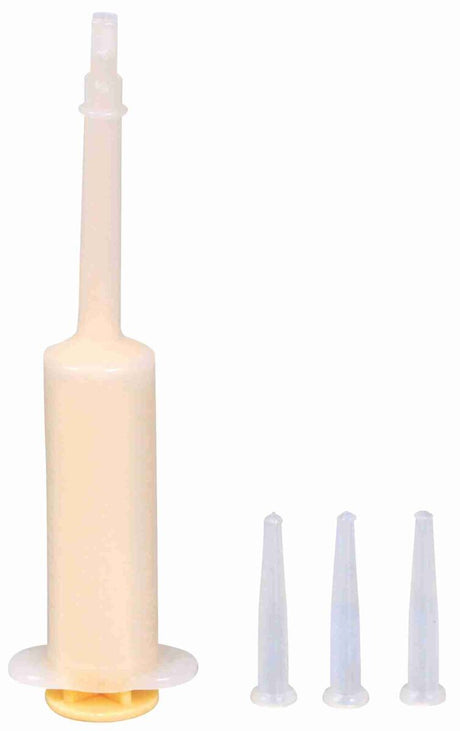 Beige Spritze mit drei transparenten, austauschbaren Spitzen auf weißem Hintergrund.