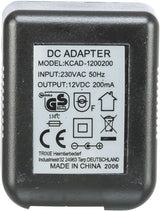 Schwarzer DC-Adapter mit grauem Etikett, Modell KCAD-1200200, Input 230VAC 50Hz, Output 12VDC 200mA.