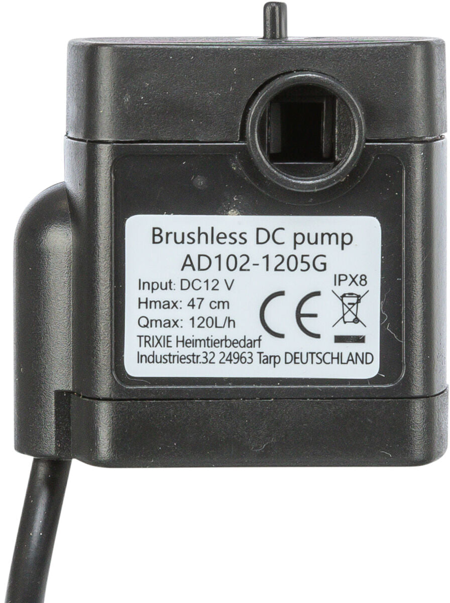 Kompakte schwarze bürstenlose DC-Pumpe mit weißem Etikett, Modell AD102-1205G, spezifiziert DC12 V, Hmax 47 cm, Qmax 120L/h.