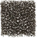Schwarzes, netzartiges Geflecht in quadratischer Form mit unregelmäßigen, kreisförmigen Öffnungen.