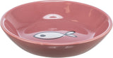 Rosa Schüssel mit Fischmotiv auf dem Boden, runde Form und glänzende Oberfläche.