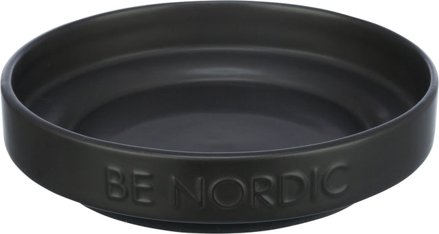 Eine schwarze, runde Schale mit eingeprägtem Text "BE NORDIC" auf der Außenseite.