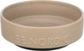 Beige Napf aus Keramik mit der Prägung „BE NORDIC“ auf der Seite, rund und schlichtes Design.
