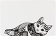 Schwarz-weiße Zeichnung einer liegenden Katze mit komplexen geometrischen Mustern auf weißem Hintergrund.