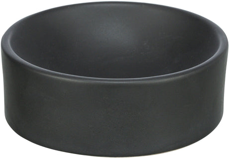 Schwarze, runde Schale mit glatter Oberfläche und niedrigem Rand.