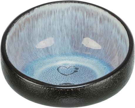 Keramikschale mit blauer Innenseite und Herzmotiv, schwarzer Außenrand, strukturierte Oberfläche.