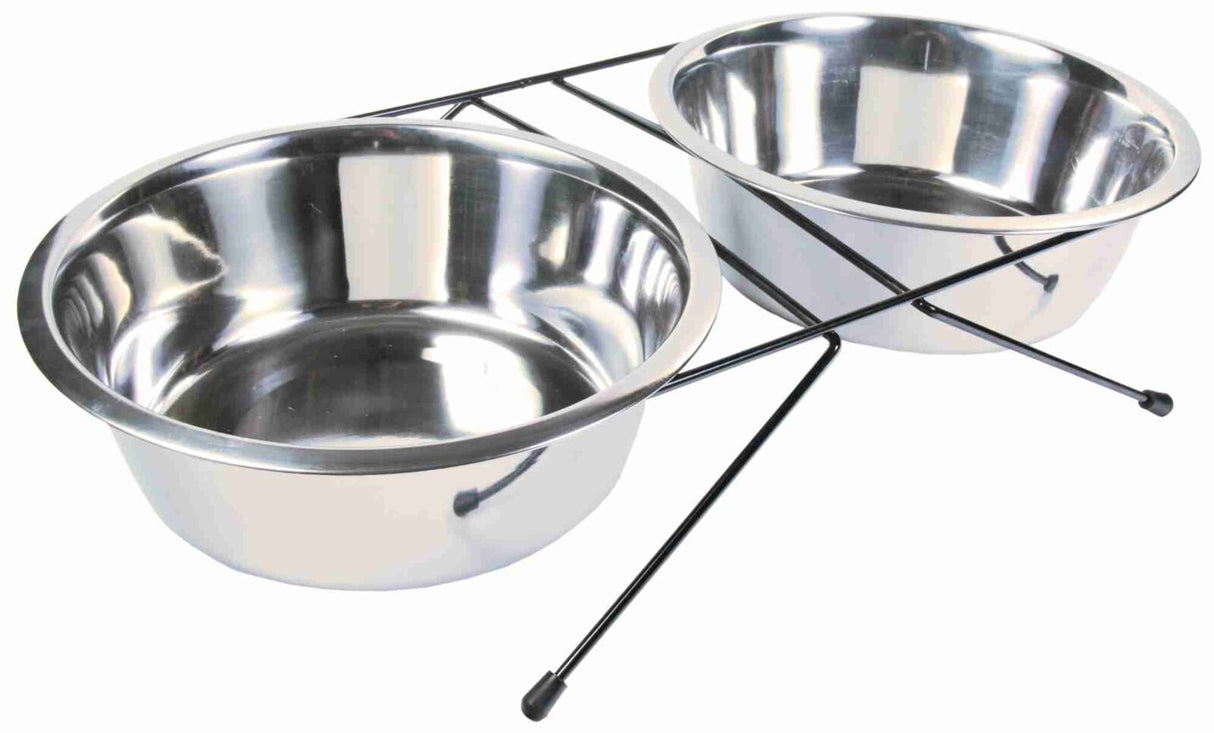 Zwei silberne Futterschalen aus Metall auf einem schwarzen Metallgestell.