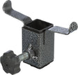 Metallische Klemme mit einem Schraubmechanismus und zwei seitlichen Flügeln, Oberfläche grau gesprenkelt.