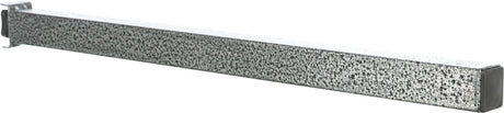 Metallstange in rechteckigem Querschnitt, silberfarben mit gesprenkelter Oberfläche und Befestigungsclip links.
