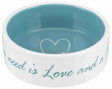 Weiße Keramikschüssel mit blauem Inneren und der Aufschrift "All you need is Love and a".