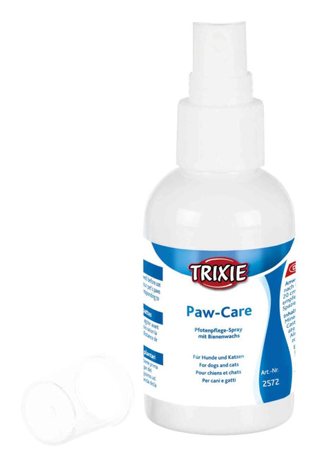 Weiße Sprühflasche mit der Aufschrift "Trixie Paw-Care" und "Pfotenpflege-Spray mit Bienenwachs", daneben ein abgenommener Deckel.