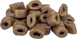 Stapelhaufen von kleinen, röhrenförmigen braunen Snacks mit rauer Oberfläche und sichtbaren Loch in der Mitte.