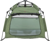 Grünes, aufrechtes Zelt mit offener Vorderseite und schwarzem Gestänge, geeignet für Outdoor-Aktivitäten.