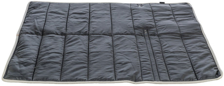 Dunkelgraue, gesteppte Decke mit hellen Rändern und sichtbaren Nähten, flach auf dem Boden liegend.