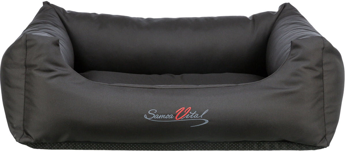 Schwarzes rechteckiges Kissen mit erhöhten Seiten und "Samoa Vital" Logo auf der Vorderseite.
