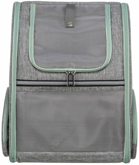 Grauer Rucksack mit grünen Akzenten, zwei Reißverschlüssen und einer Druckknopflasche auf der Vorderseite.