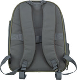 Grauer Rucksack mit gepolsterten Trägern und Riemen aus Stoff, Rückenansicht.