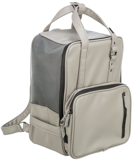 Beiger Rucksack mit zwei Tragegriffen, Netzseite und Reißverschlusstasche vorne.