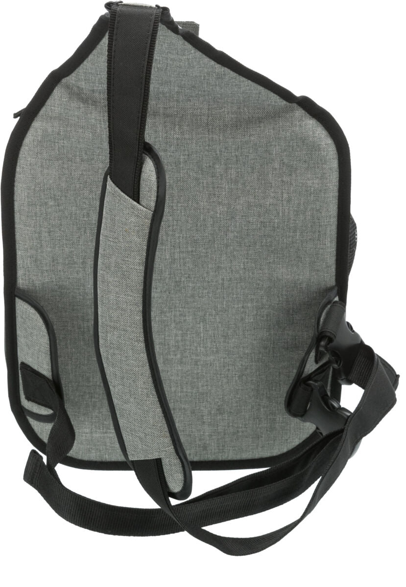 Grauer Rucksack mit schwarzem Rand und zwei Tragegurten, Schnalle an der Seite.