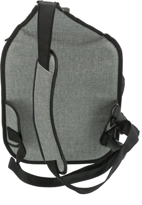 Grauer Rucksack mit schwarzem Rand und zwei Tragegurten, Schnalle an der Seite.