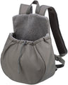 Grauer Rucksack mit flauschigem Innenfutter und verstellbaren Gurten.